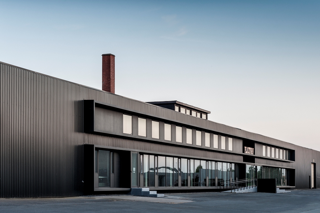 Plastivan Oostrozebeke